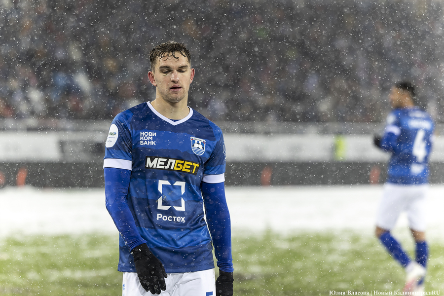 «Не футбол, а регби»: снежный матч «Балтика» — «Спартак» в фотографиях