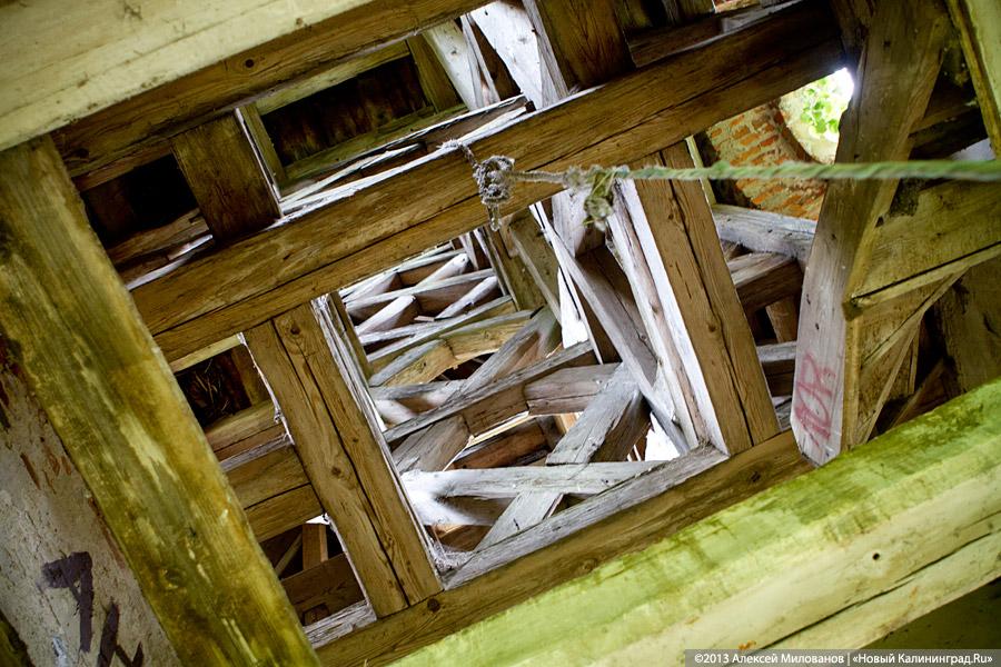 Газ и кости: в кирхе 15-го века в Зеленополье рушатся стены и исчезают захороненные останки