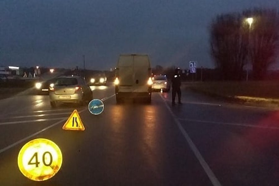 На Окружной «Пежо» сбил пешехода, он получил серьезную травму головы (фото)