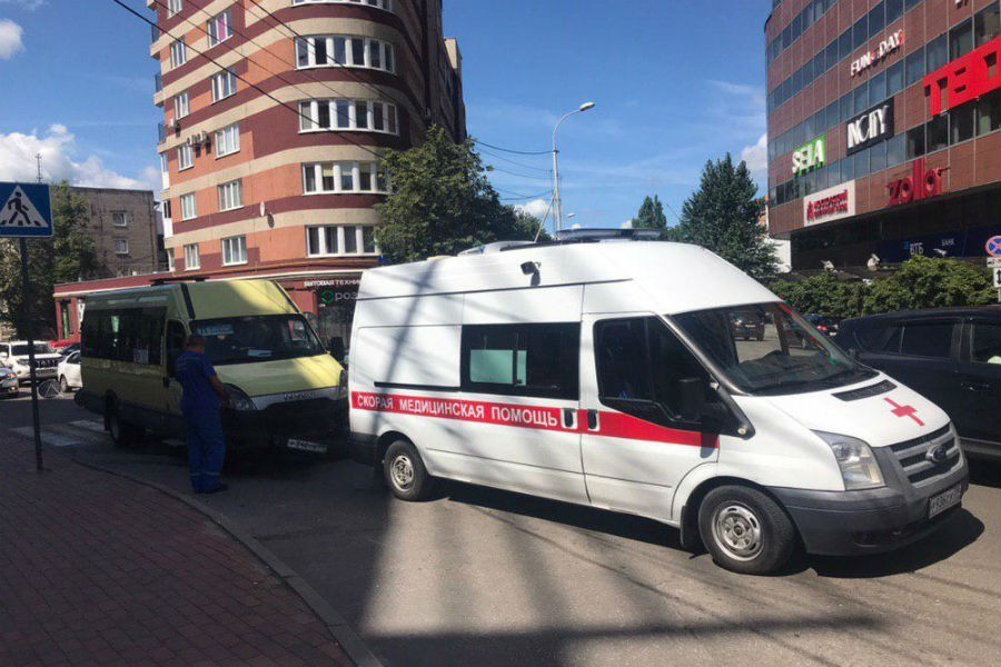 ГИБДД: в ДТП с маршруткой и скорой пострадали 3 человека (видео)