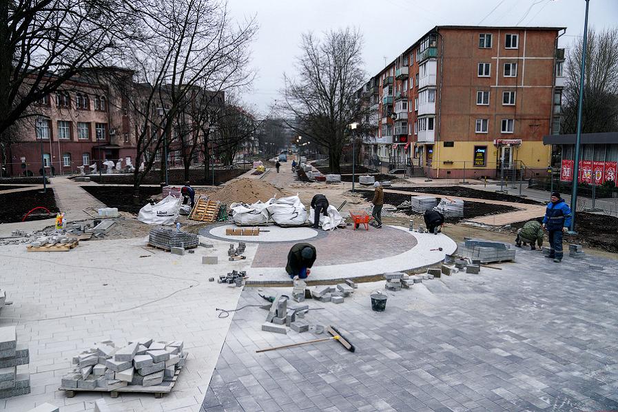 В мэрии рассказали, когда уберут забор вокруг пешеходной зоны на Рокоссовского