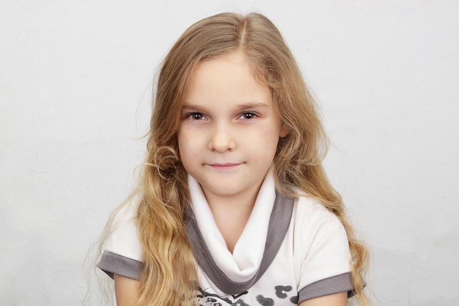 Пара косичек: две простые детские прически для утренника