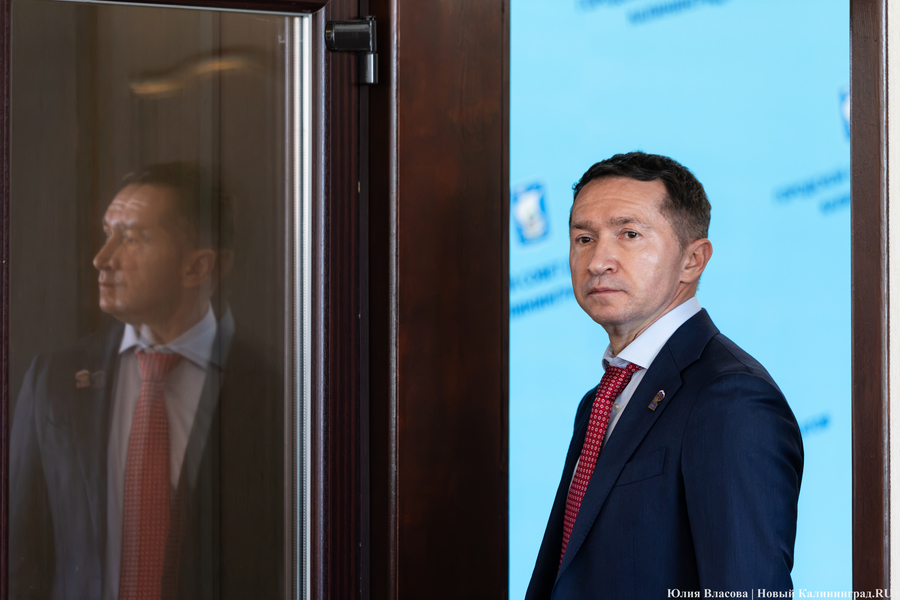 73% новичков: как прошло первое заседание совета депутатов Калининграда 8-го созыва