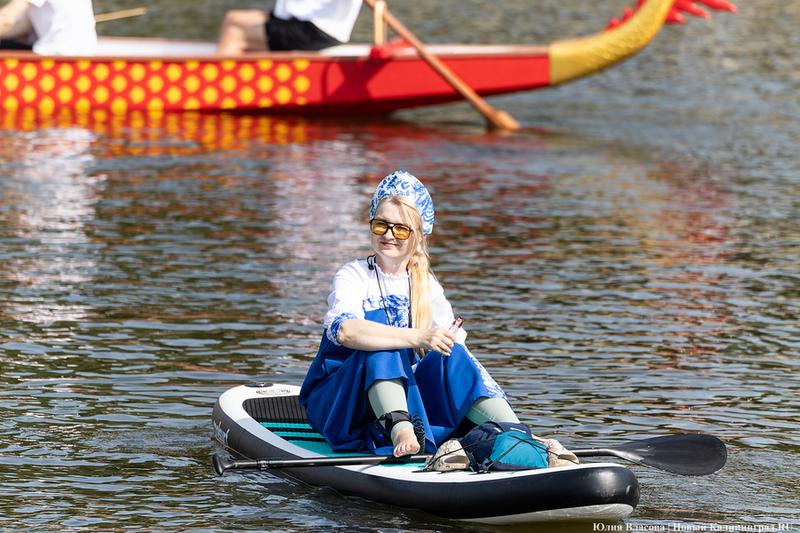 Царевны и богатыри на сапах: как в Калининграде прошёл костюмированный заплыв (фото)