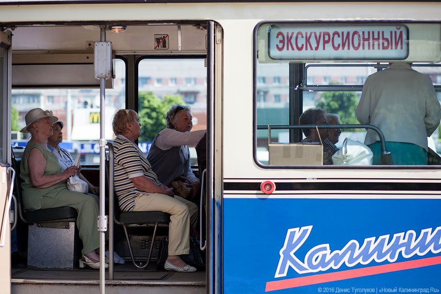Почти ровесники: в Калининграде прошла трамвайная экскурсия для ветеранов
