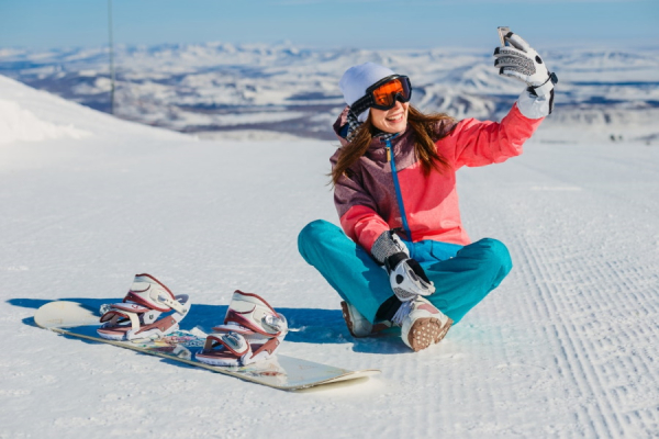 Россияне встречают зиму на горнолыжных курортах