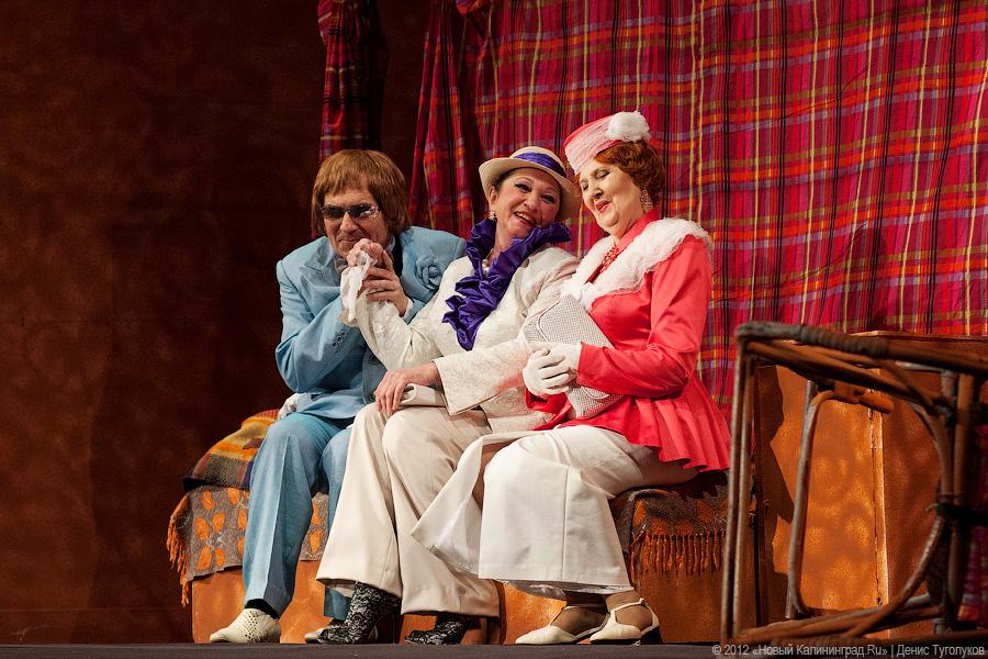 «Светская жизнь драматического театра»: фоторепортаж с репетиции спектакля