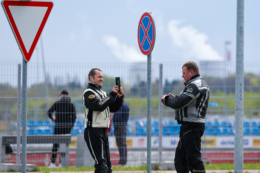 Дреды, шлемы и усы: в Калининграде официально стартовал мотосезон (фото)