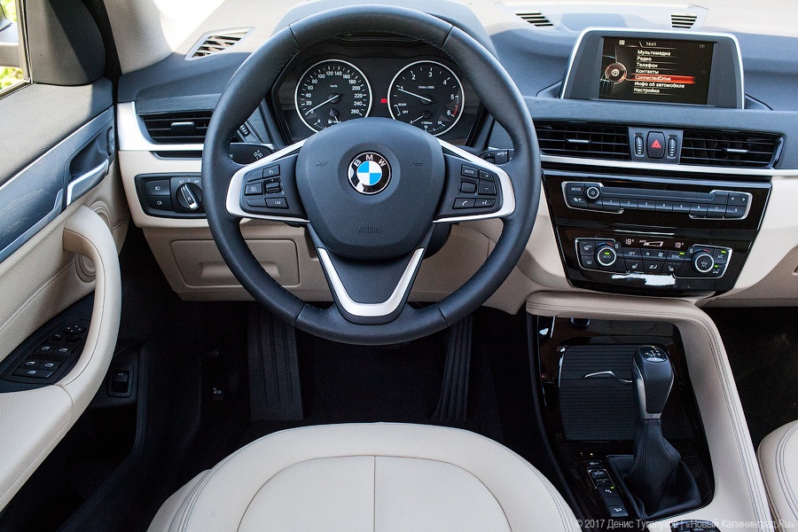 Время первых: тест-драйв компакт-кроссовера BMW X1