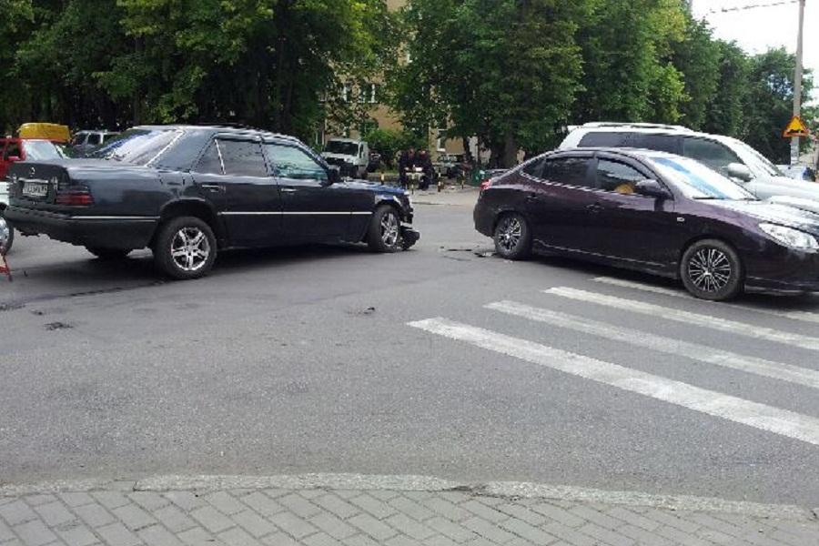 В Калининграде из-за ДТП заблокирована часть улицы Красной (фото)