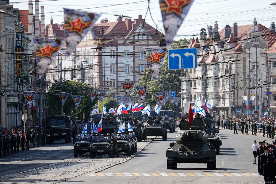 Курсантки, кадеты и танк: как прошёл Парад Победы в Калининграде (фото)