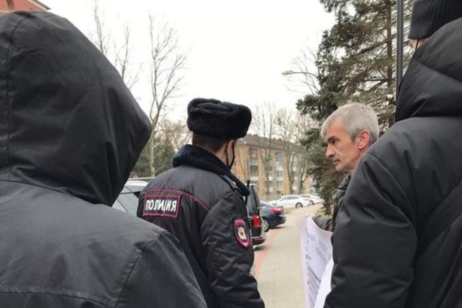 Активиста судят за организацию акции из-за постов от его имени. Он утверждает, что аккаунт фейковый