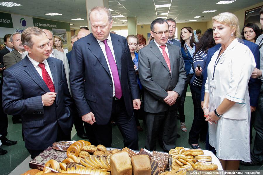 Сын за отцом: министр сельского хозяйства Николай Федоров посетил область