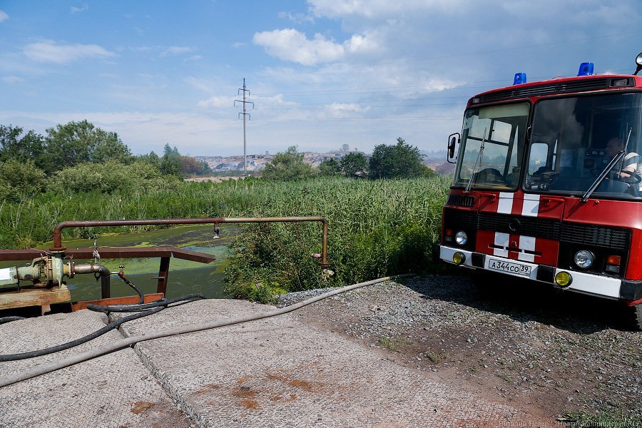 «Пламя из недр»: что происходит на горящих короотвалах в Калининграде (фото)