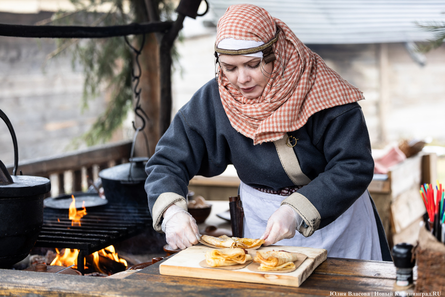 Блины, пляски и огонь: как отпраздновали Масленицу в поселении викингов «Кауп»
