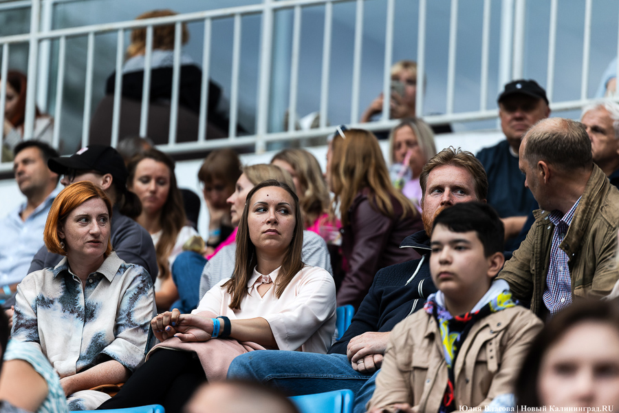 «Звуковая скульптура»: на стадионе «Калининград» устроили саунд-арт-концерт