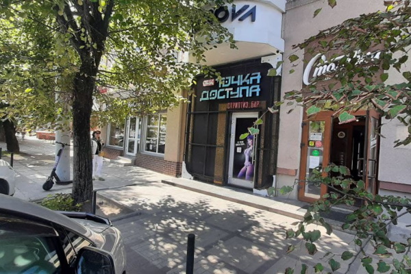 В бывшей «Якитории» на Ленинском проспекте открывается стриптиз-клуб