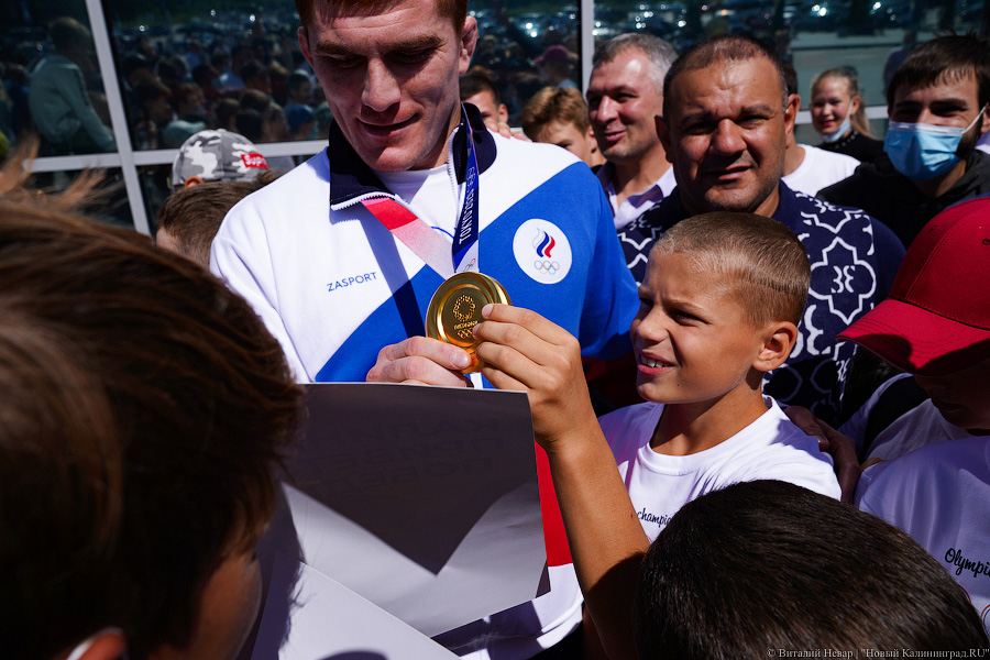 «Калининград приветствует победителя»: как Мусу Евлоева встречали в «Храброво» (фото)