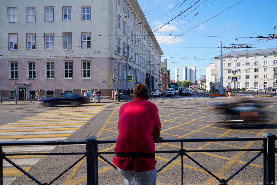 Футуролог Пётр и машина времени: «Фестивальная дирекция» представила спектакль-прогулку 