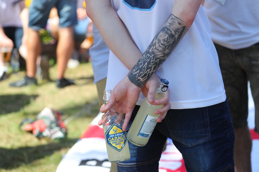 Captain Vodka: болельщики сборных Англии и Бельгии на улицах Калининграда (фото)