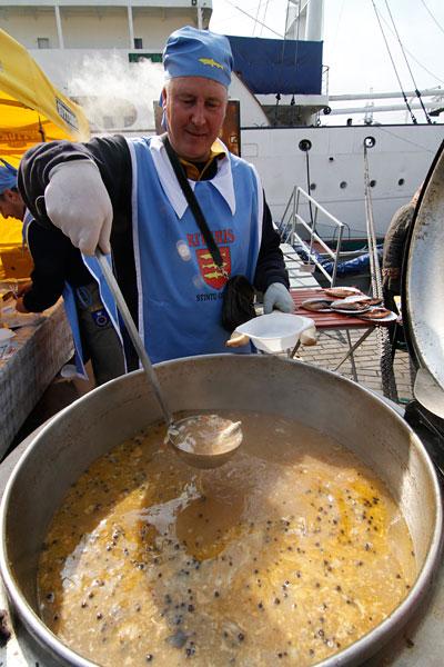«Международный рыбный день»: фоторепортаж с Дня селедки