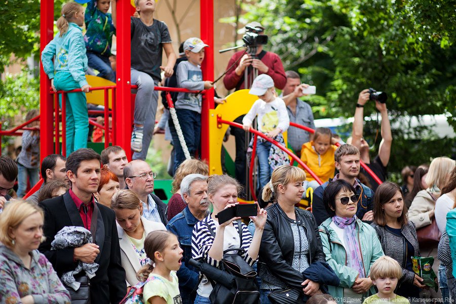 Музыка под балконом: в Калининграде прошёл фестиваль «Когда звучат улицы»