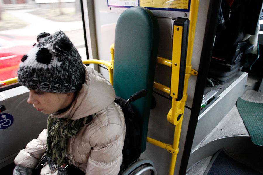«Так и живем!»: как повернуть водителей троллейбусов Калининграда лицом к инвалидам