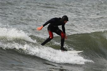 На плотине в Краснознаменске утонул 23-летний серфингист