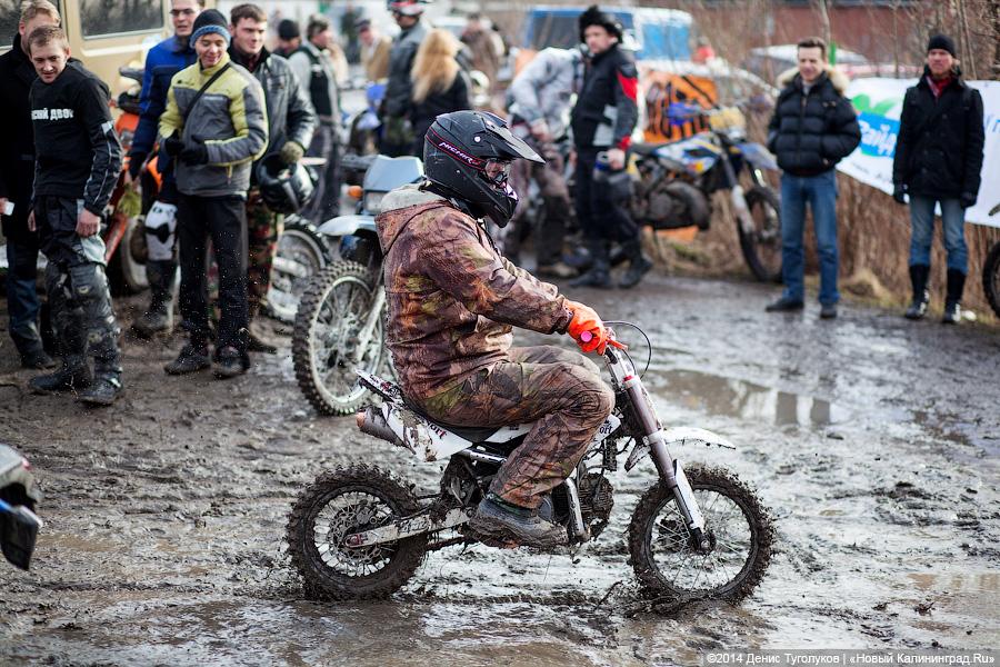 День грязного пингвина: в Калининграде прошел зимний мотокросс
