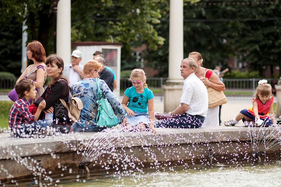 Джаз для вас: фоторепортаж с «Джаз-фонтана» у драмтеатра