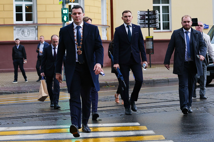 Оркестр, хор и караул: Антон Алиханов снова стал губернатором (фото)