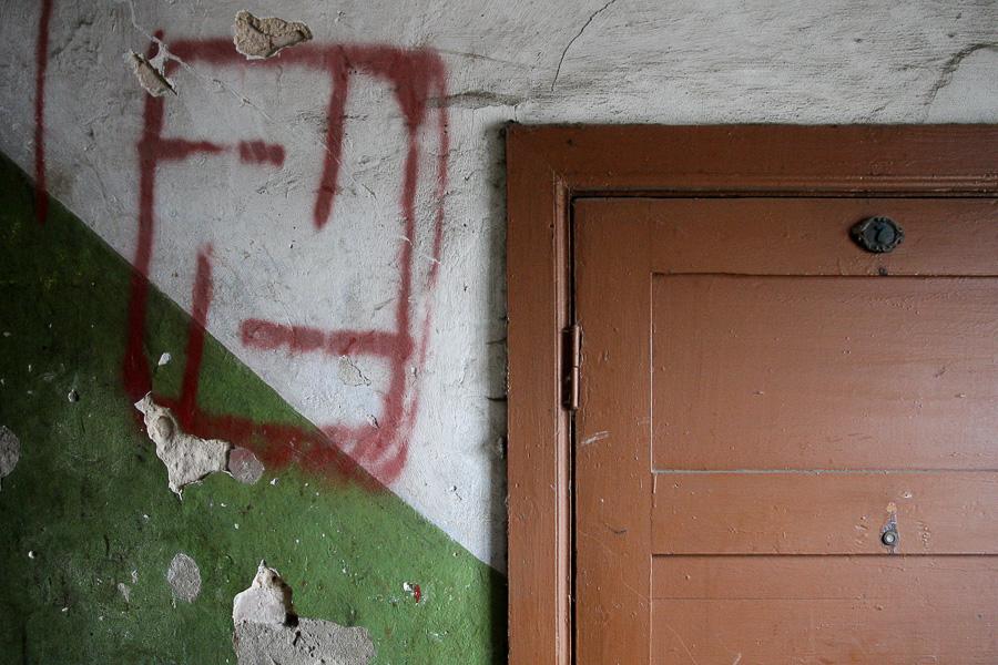 «Ладно, нас завалит, но детей?!»: власти Советска не спешат расселять аварийный дом