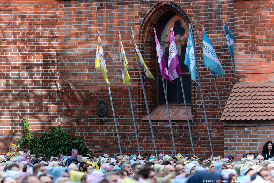Бурлеска под дождём: Денис Мацуев выступил на острове Канта (фото)