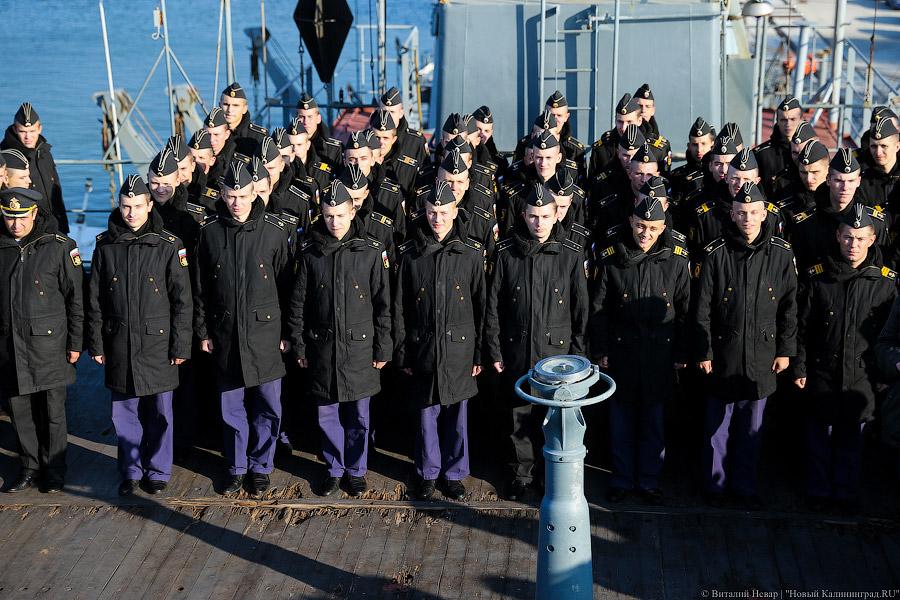 Оркестр и поросенок: в Балтийск из дальнего похода вернулись курсанты БВМИ