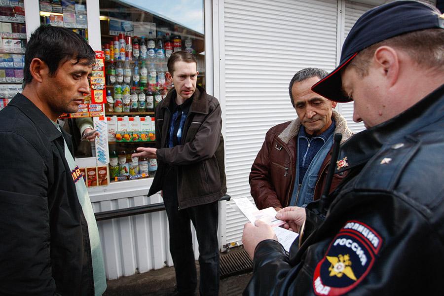 По-русски не понимаю: на Центральном рынке прошел рейд по поимке нелегалов