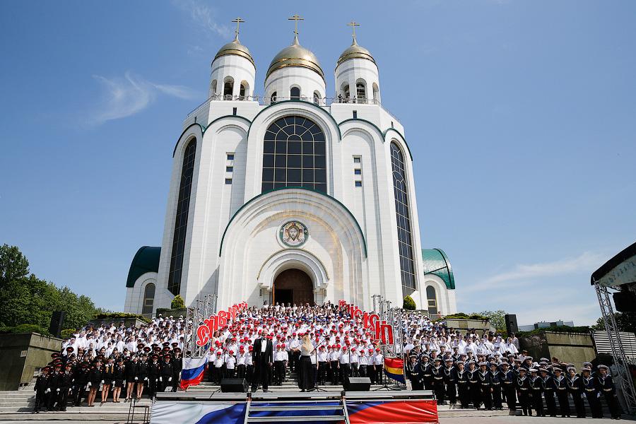 В восемь сотен голосов: мегаконцерт у подножия собора Христа Спасителя
