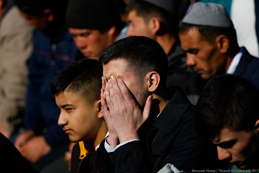 Сотни мусульман совершили под Калининградом молитву в честь Ураза-Байрам (фото)