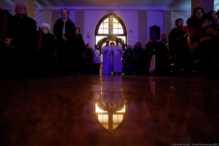 Сочельник, свечи, тишина: как встречали католическое Рождество в Калининграде