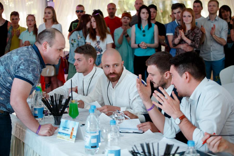 Море, поэзия, коктейли: в Калининграде выбрали обладателя «Янтарного шейкера»