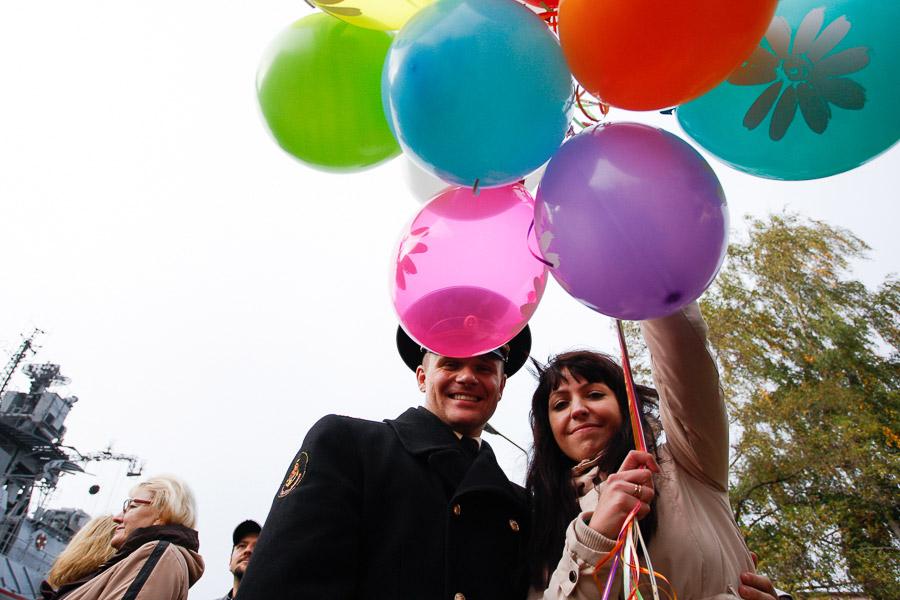 «Неустрашимый» со взбитыми сливками: боевой корабль вернулся из похода к берегам Сомали