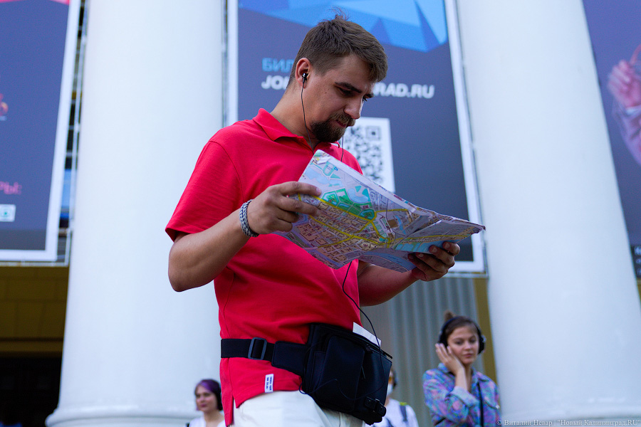 Футуролог Пётр и машина времени: «Фестивальная дирекция» представила спектакль-прогулку 