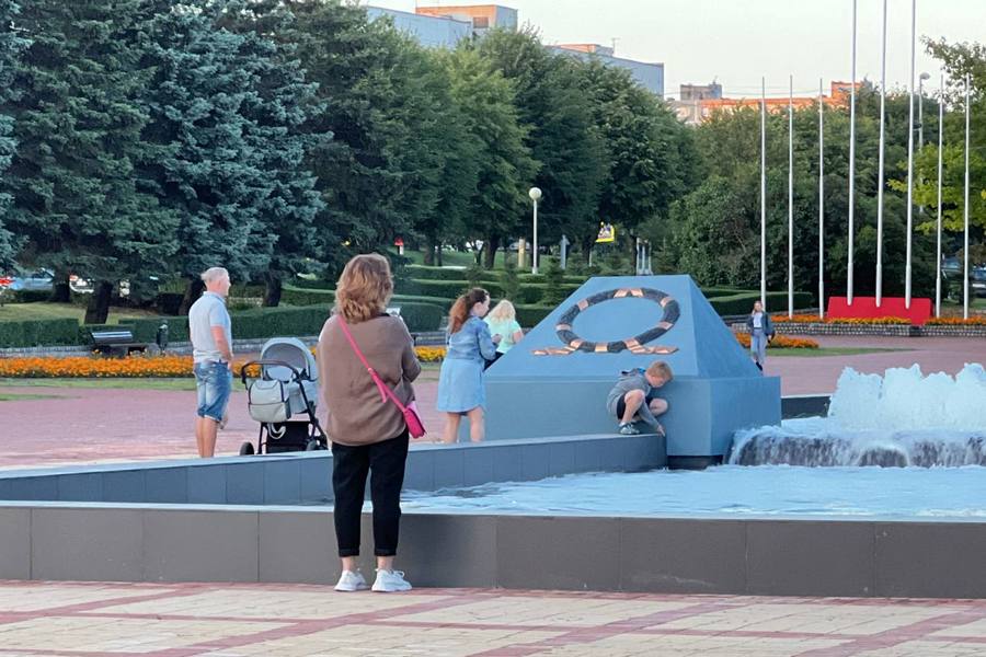 Катер снова на плаву: у памятника «Морякам-балтийцам» установили фонтан (фото)