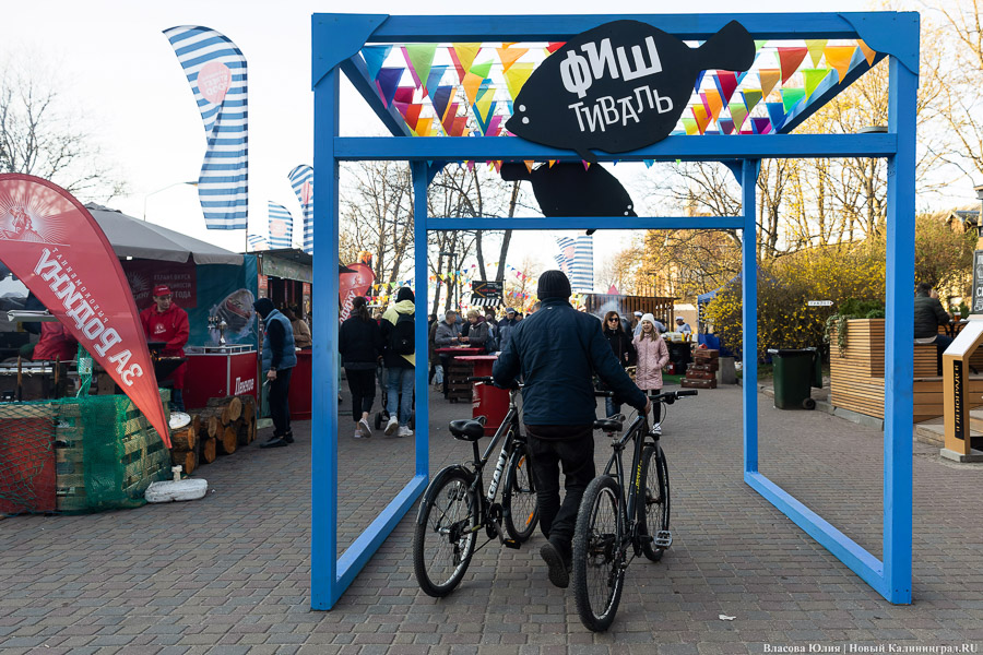 А-ля Новый год: в Зеленоградске «Фиштивалем» в апреле открыли курортный сезон (фото)