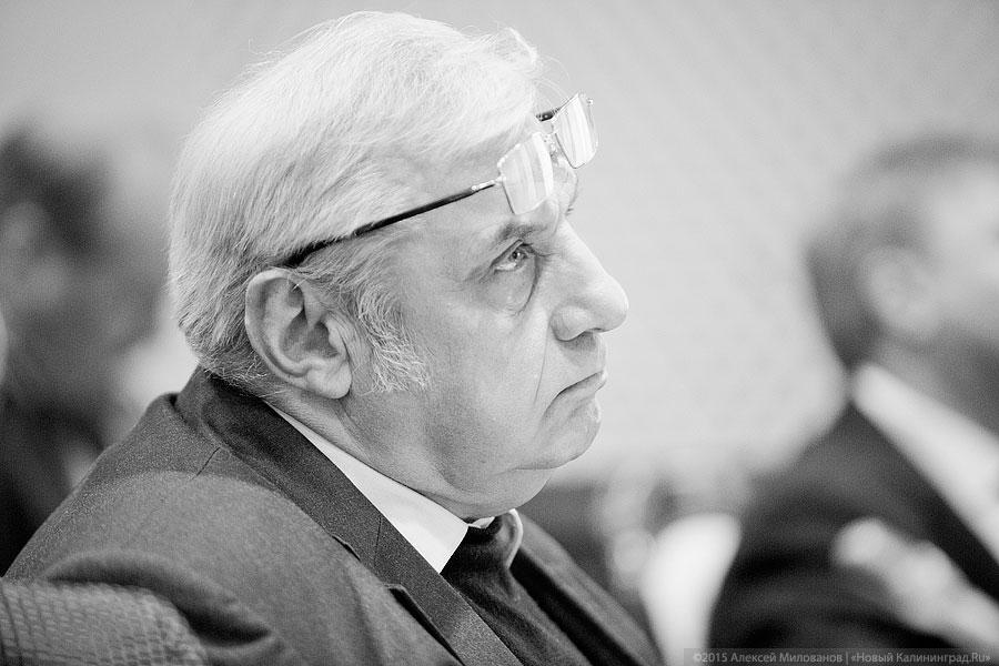 Будто в предпоследний раз: как депутаты облдумы осеннюю сессию открыли (фото)