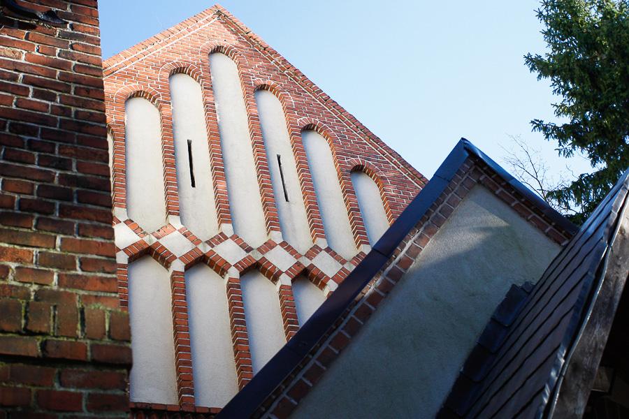 Неизвестные надгробия: храм Серафима Саровского в кирхе Раушена