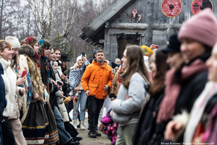 Блины, пляски и огонь: как отпраздновали Масленицу в поселении викингов «Кауп»