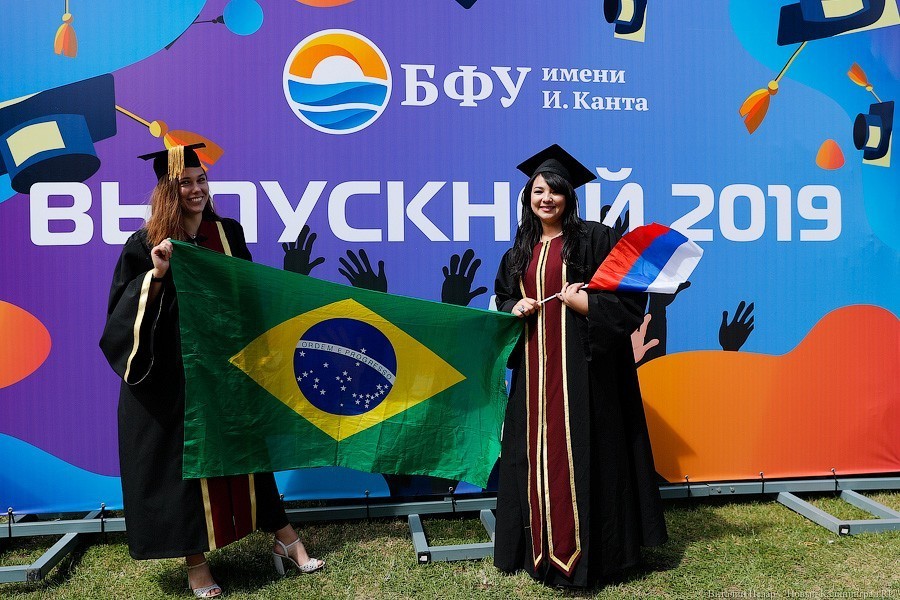 Конфедератки ввысь: в Кафедральном соборе вручили дипломы выпускникам БФУ 