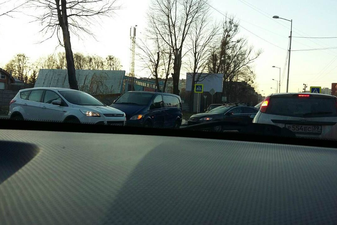Из-за ДТП на перекрестке Островского и Парковой аллеи образовалась пробка