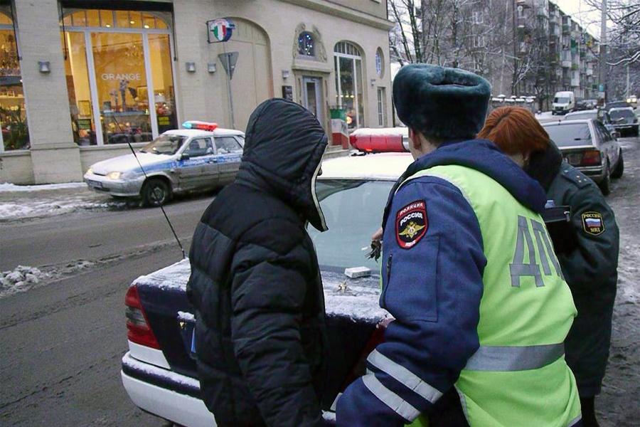 Руководство ГИБДД Калининграда задержало мужчину, угнавшего авто от детсада (+фото)