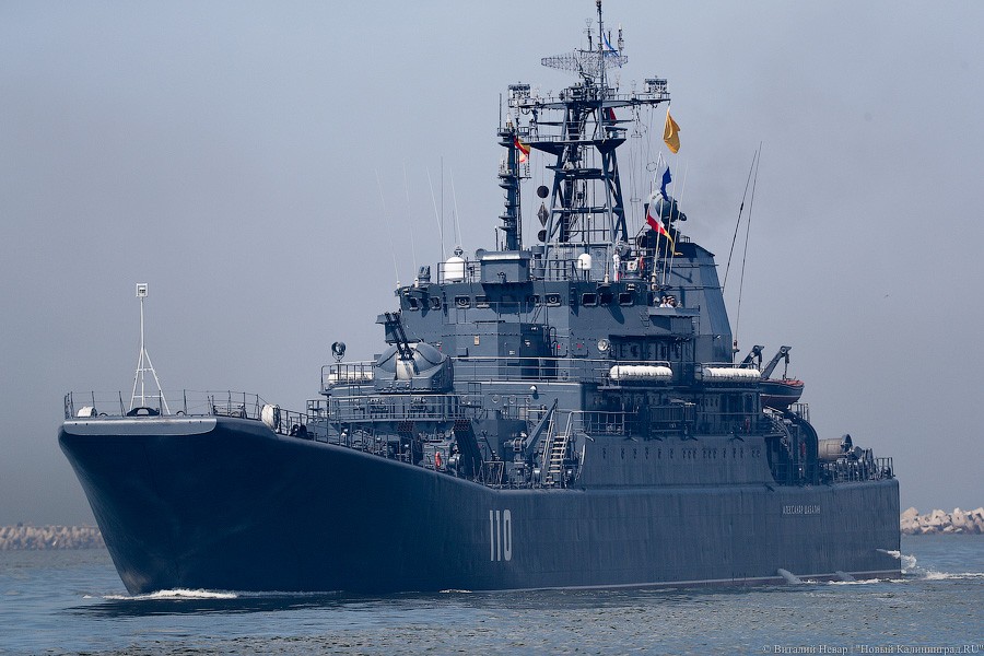 Праздничная программа: в Балтийске прошла репетиция парада ко Дню ВМФ (фото)